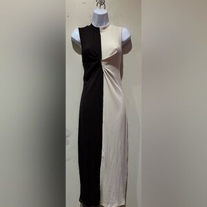 Duel colored chic pencil dress.